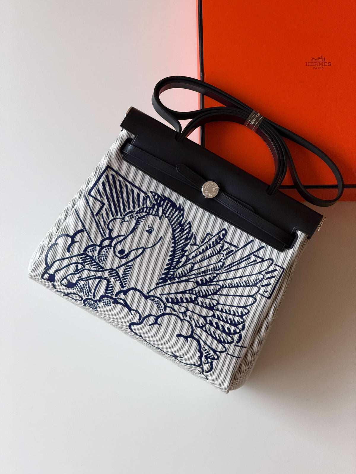 Hermes
Super AAA + Quality 💯

 With original packing🎁🎁
 SIZE:36and42
 Available now 

630 dhs🇦🇪🇦🇪

Zain52
♥️♥️♥️