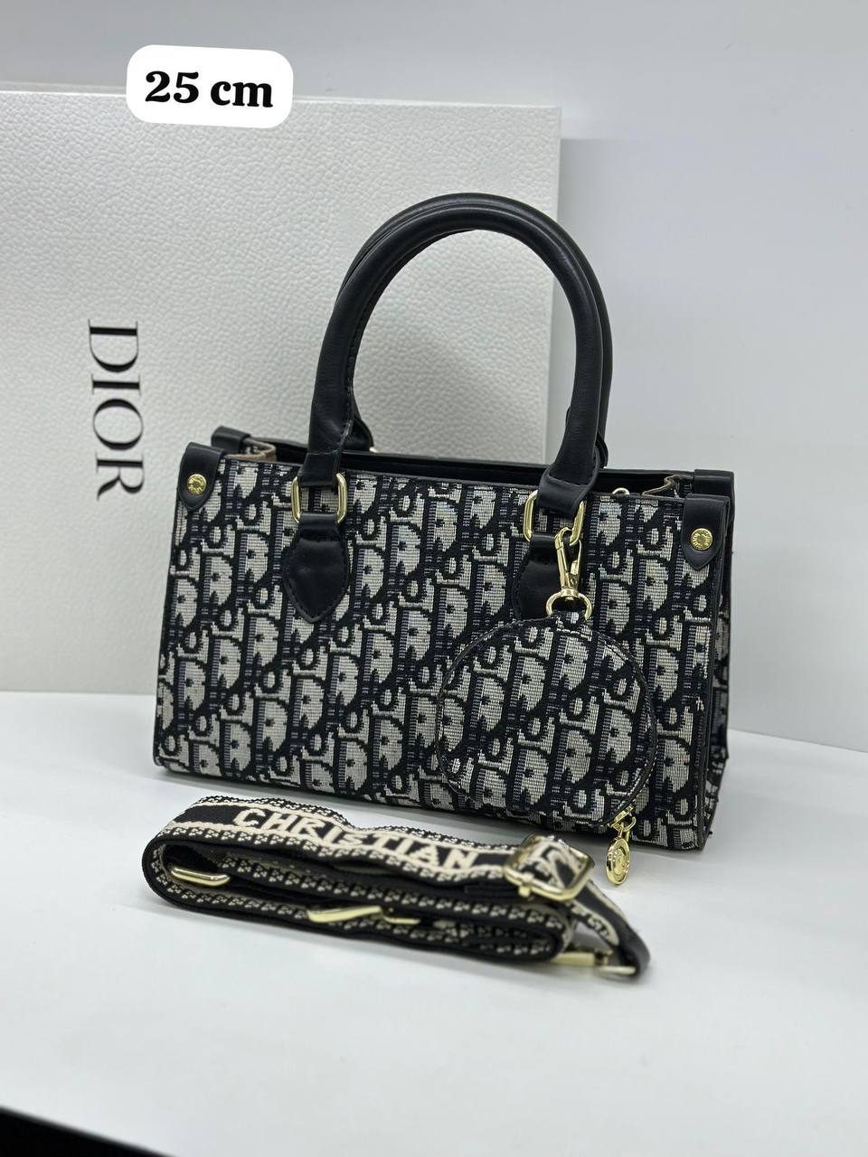 Dior - LV
80 dhs✅

Zain219
♥️♥️♥️