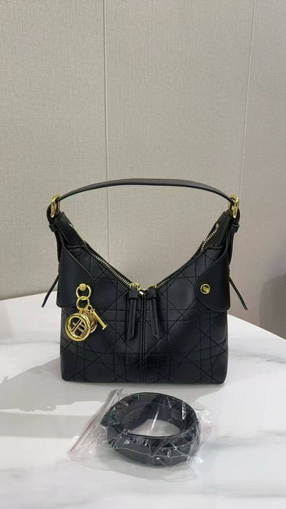 Dior
115 dhs❣️
with box
🎁🎁🎁

27/23/12

Zain07
♥️♥️♥️
