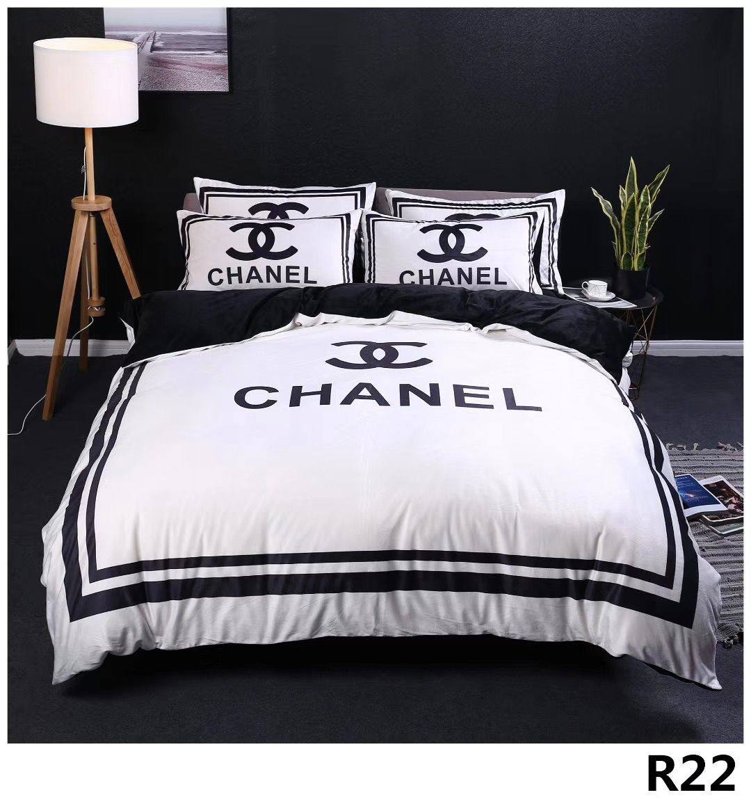 Master 🇫🇷🇫🇷🇫🇷
Give you best life 💥💥
Bedsheets set 
King size cover 6pcs set 
1 duvet cover 
1 fitted sheets 
4 pillowcases 
6pcs set
With paper bag 💼 
120 dhs🪙🖤

Zain99
♥️♥️♥️