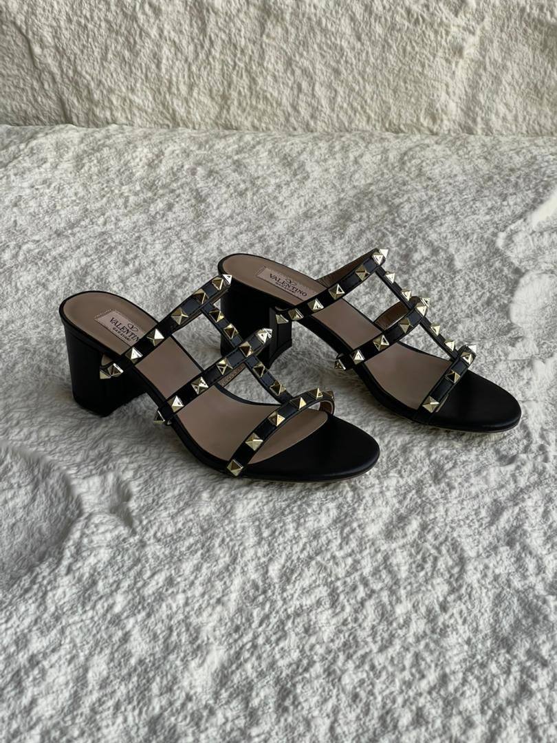 Valentino
SuperMaster Quality 💯
450 dhs🌺
Size:36-41💥

Zain171
♥️♥️♥️