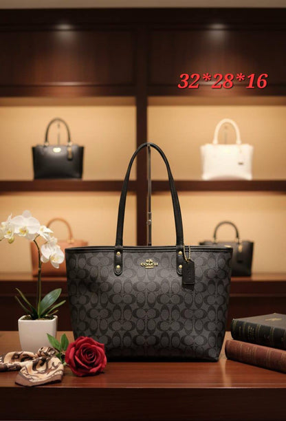 COACH TOTE
95 dhs🪙🌨️

Zain254
♥️♥️♥️