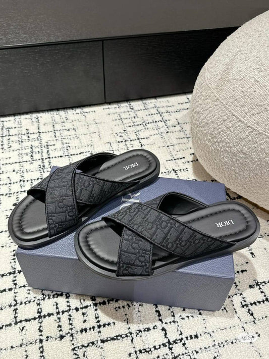 Dior Mens Slipper

Size:40 to 45

110 dhs✅

Zain241
♥️♥️♥️