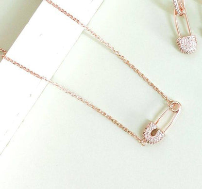 APM Set* 🦋
Necklace 
Earrings 
Master Quality 💎

*80* AED normal box 📦

Zain48
♥️♥️♥️