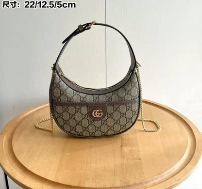 Gucci

95 dhs🪙🌨️

with box
🎁🎁🎁

size 22×5×12cm

Zain213
♥️♥️♥️