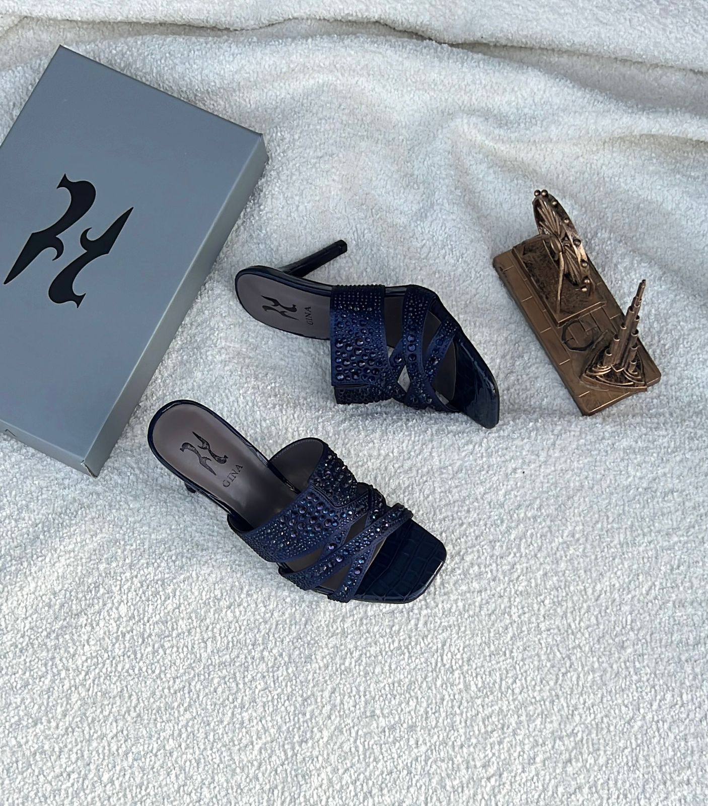 New. Gina  heel

   Size  .  36.  to 41

90 dhs❣️

Zain80
♥️♥️♥️