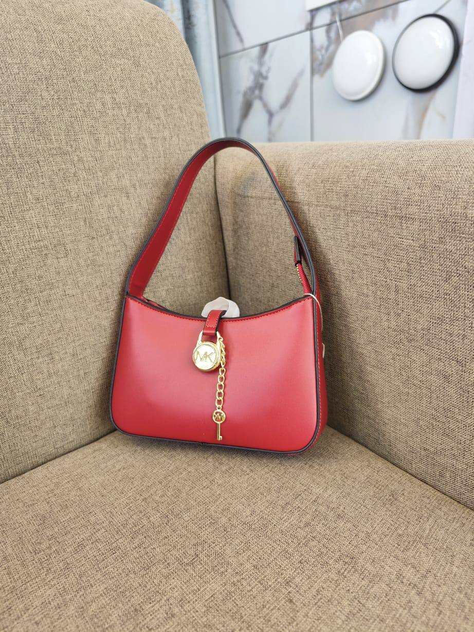 Dior

80 dhs🪙💕
high quality 

With box
🎁🎁🎁

Zain26
♥️♥️♥️
