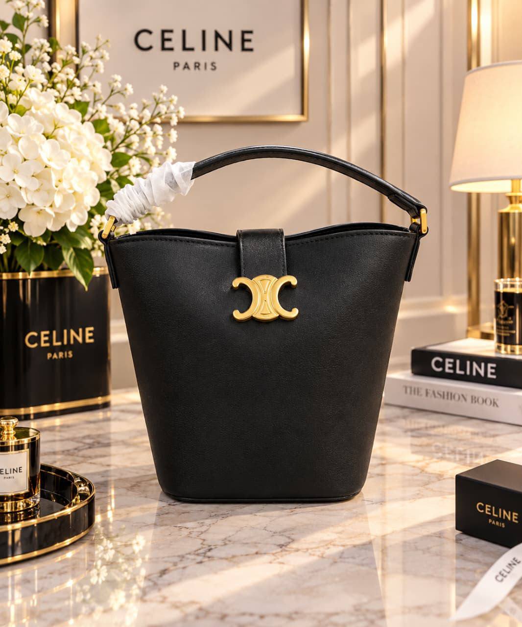 Celine Bag 

16Cm 
Good Quality 
230 dhs🇦🇪🇦🇪

Zain131
♥️♥️♥️