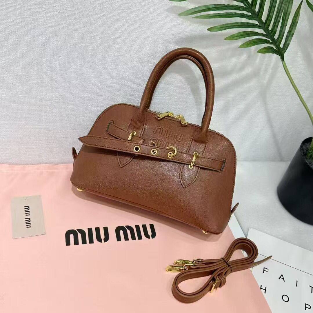 MiuMiu 
80 dhs🪙🌨️

Zain42
♥️♥️♥️