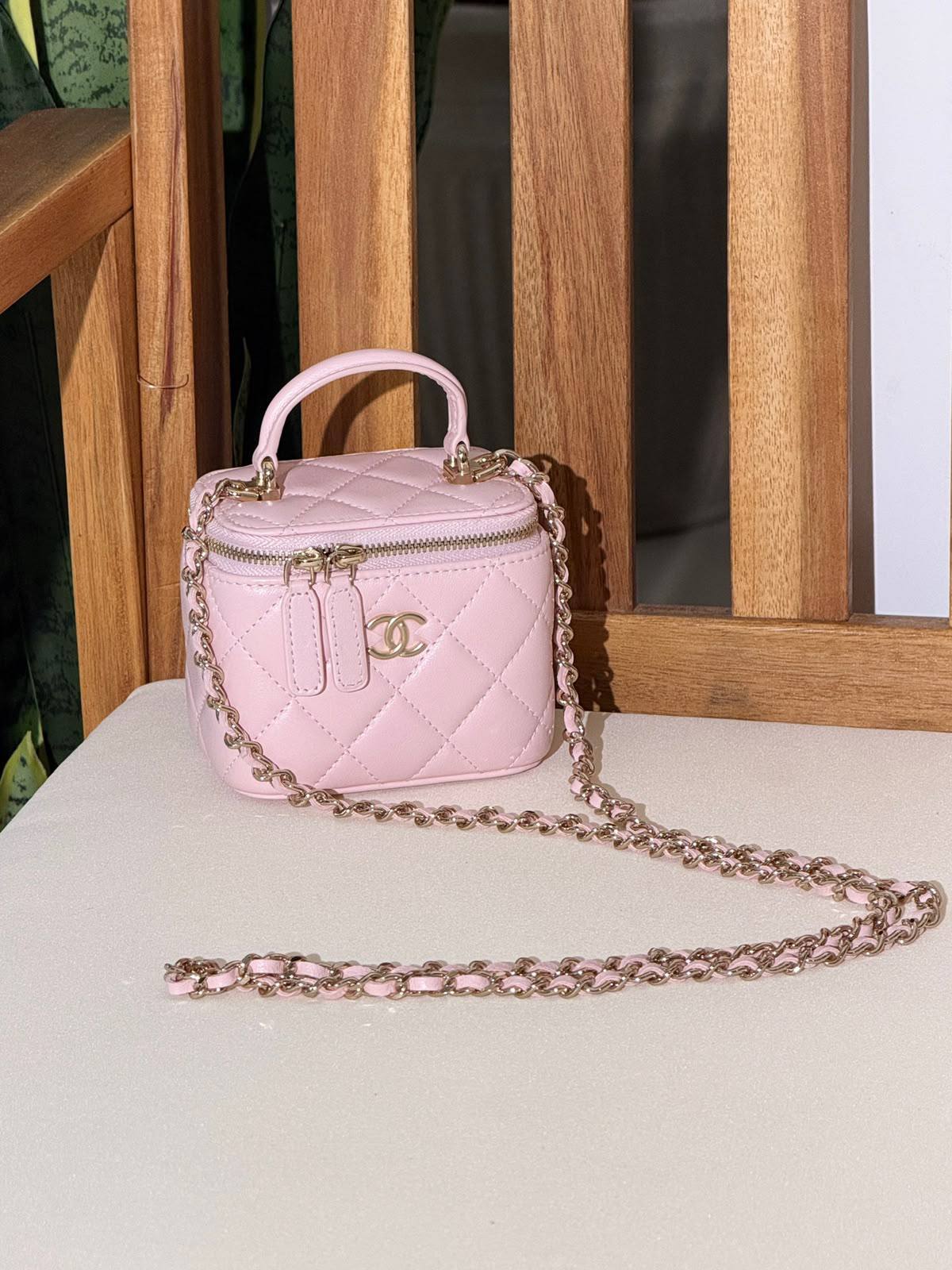 CHANEL 
Super Master Quality ⚡️
Original Packing 🎁
Size 10CM📏
For Price 👇 WhatsApp✅
0568585901 
0507557372
0552275751 Owner Zain 👌

Zain321
♥️♥️♥️