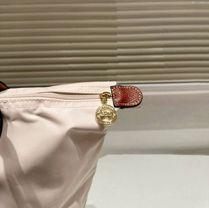 LONG CHAMP
 NEW CAME HIGH QUALITY 
BIG SIZE 
90 dhs✅

Zain39
♥️♥️♥️