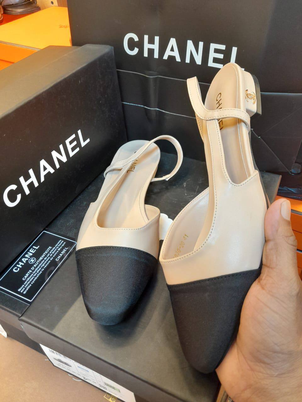 Chanel 
New Arrived 
Size 36 To 41
105 dhs🪙

Zain120
♥️♥️♥️