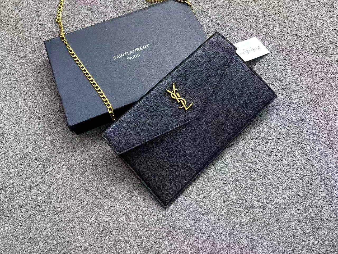 YSL
75 dhs🇦🇪🇦🇪
with box

Zain26
♥️♥️♥️