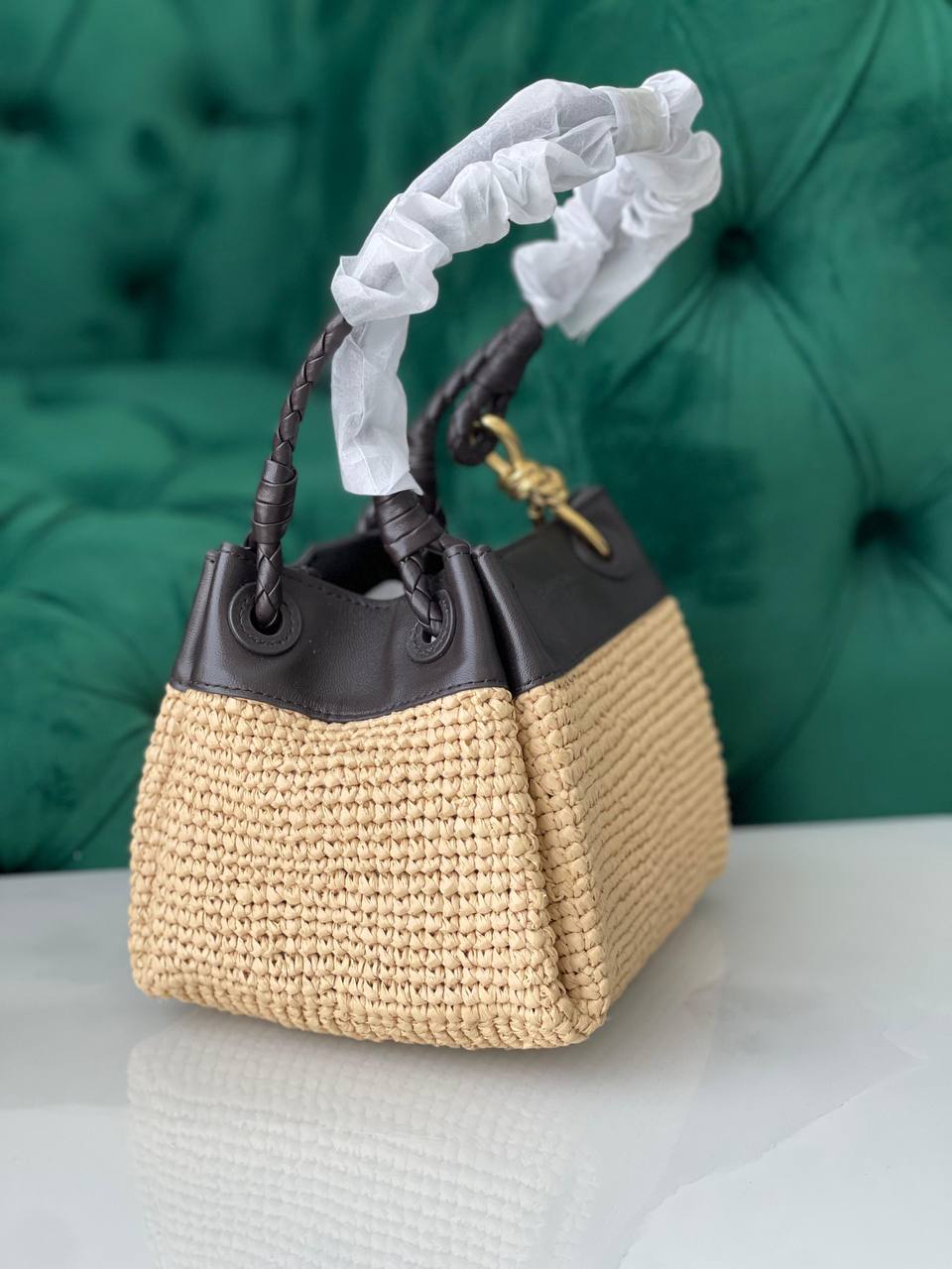 BOTTEGA ✨
Size- 20Cm💥
Available original box 📦 
With full packing 🎀🎀
Super high quality 💥💥
For Price 👇 WhatsApp✅
0568585901 
0507557372
0552275751 Owner Zain 👌

Zain282
♥️♥️♥️
