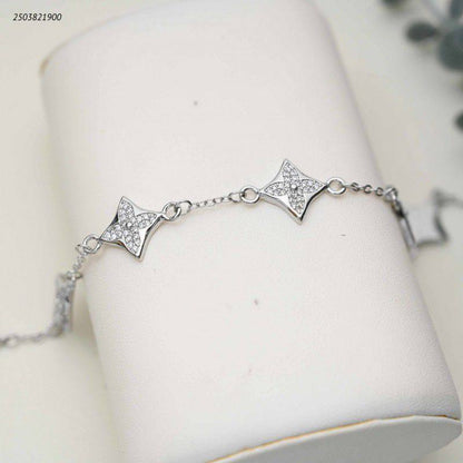 LV ❤️‍🔥*
Bracelet 🐦‍🔥
Master quality 💯
With normal boxes 🗃️ 
60 dhs✅
With master box 📦 
70 dhs✅

Zain216
♥️♥️♥️