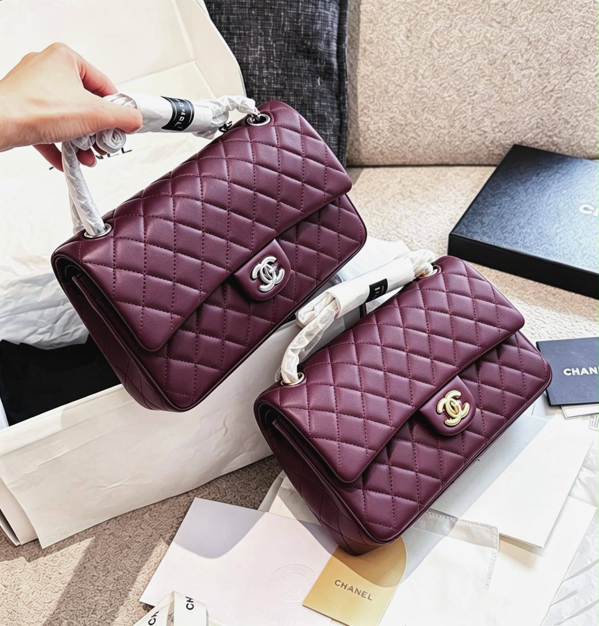 CHANEL NEW CAME HIGH QUALITY WITH FOLDING BOX 
130 dhs🇦🇪🇦🇪

Zain295
♥️♥️♥️