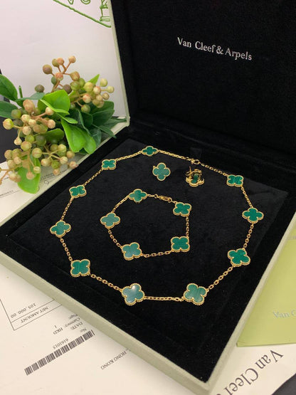 VCA SET
MASTER✨💫
10 FLOWER NECKLACE
5 FLOWER BRACELET
1 FLOWER EARRINGS
WITH BOX AND PAPER BAG🛍️🎁
 230 DHS✅✨💫
ALL COLORS AVAILABLE

Zain89
♥️♥️♥️