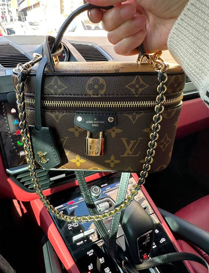 LV
95 dhs✅
With the box
🎁🎁🎁

Zain35
♥️♥️♥️