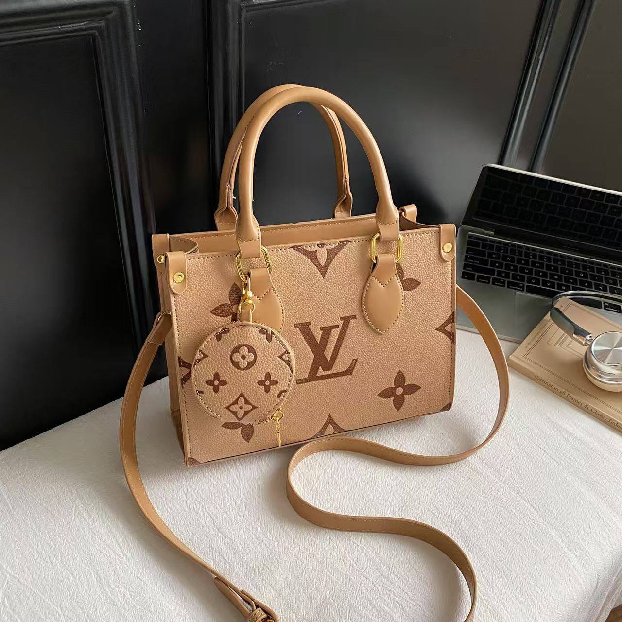 LV
ᴍɪɴɪ Oɴ Tʜᴇ Go
ᴄᴏɪɴ ᴘᴜʀsᴇ ɴᴏɴ- ᴢɪᴘ
ɪᴛ ʜᴀs ʟᴏɴɢ ʙᴇʟᴛ sᴛʀᴀᴘ
sɪᴢᴇ: 25 cm

70 dhs🪙🖤

Zain31
♥️♥️♥️
