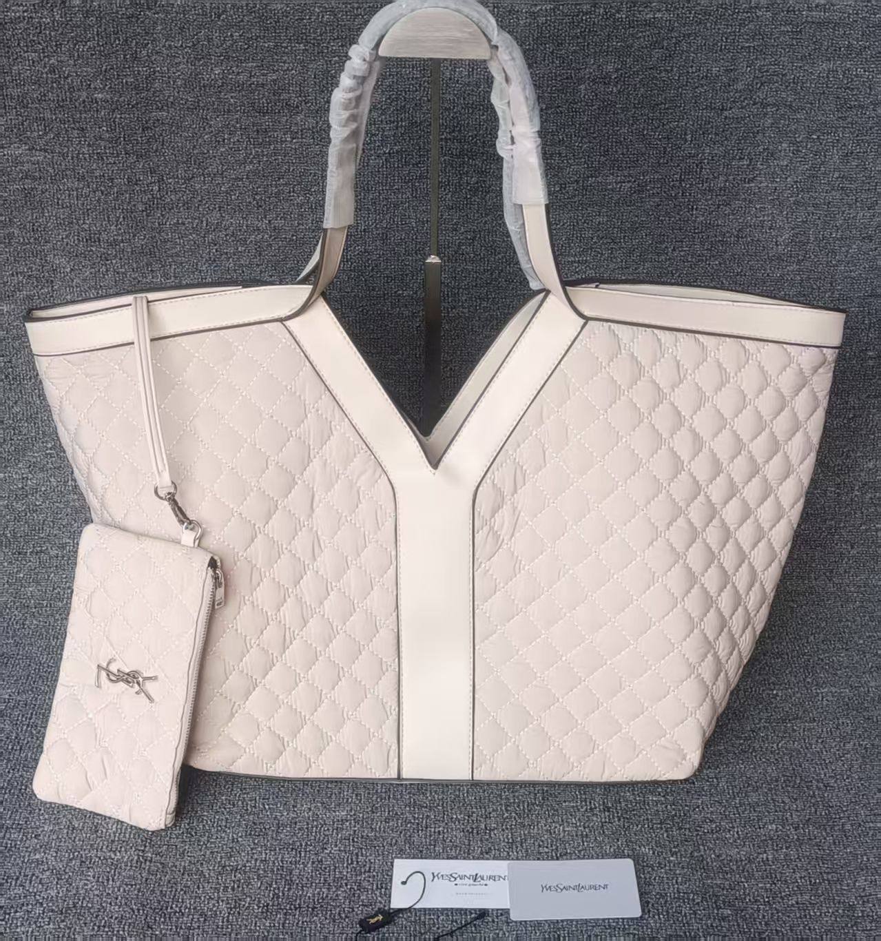 YSL  
GOOD QUALITY 
130 dhs❣️

Zain39
♥️♥️♥️