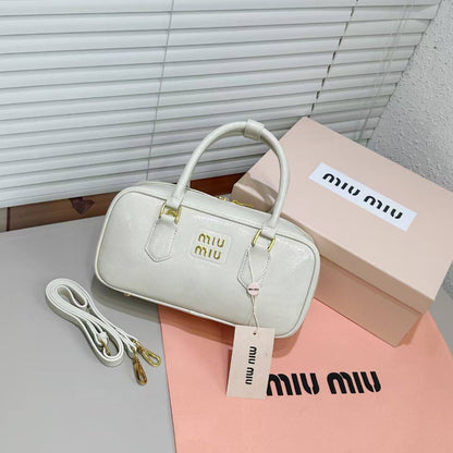 MIU MIU

BEST QUALITY 

WITH BOX’S 
🎁🎁🎁

90 dhs✅
SIZE 23CM

Zain290
♥️♥️♥️