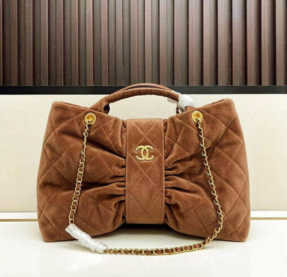 CHANEL 
150 dhs✅

Zain295
♥️♥️♥️