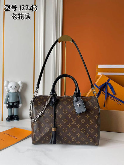 Lv sppedy 30cm 
Size 30cm
240 dhs✅

Zain189
♥️♥️♥️