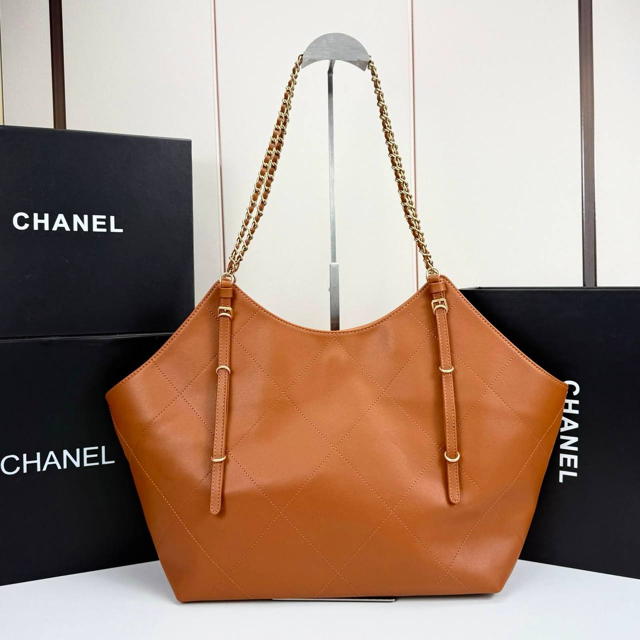 CHANEL 
GOOD QUALITY 
110 dhs🇦🇪🇦🇪

Zain295
♥️♥️♥️