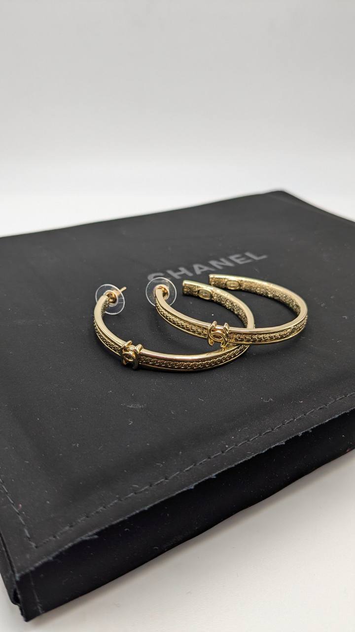 Chanel
*Master Quality* 
*Earrings*
100 dhs🇦🇪🇦🇪 with Normal Box 🎁
120 dhs🇦🇪🇦🇪 with Master Box 🎁

Zain210
♥️♥️♥️