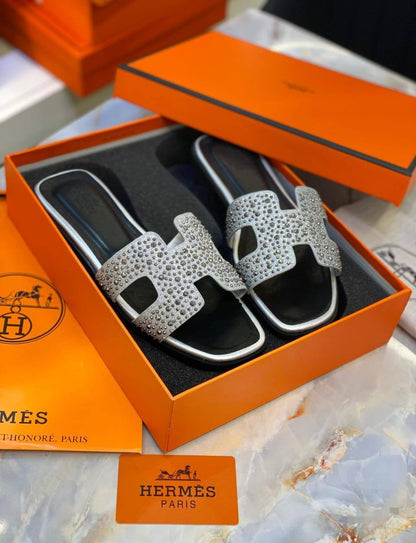 HERMES 
☘️ *SIZE  36  to 41 ☘️                                                                                                       
180 dhs💓

ZainK
♥️♥️♥️