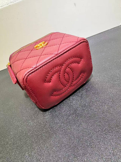 CHANEL

best quality 
with box

95 dhs🇦🇪🇦🇪

size11CM
Zain290
♥️♥️♥️