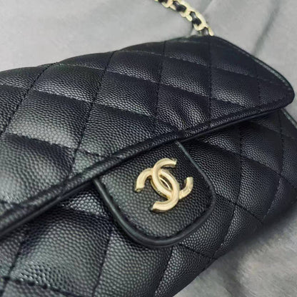 Chanel

with box
🎁🎁🎁

90 dhs❣️

Zain07
♥️♥️♥️