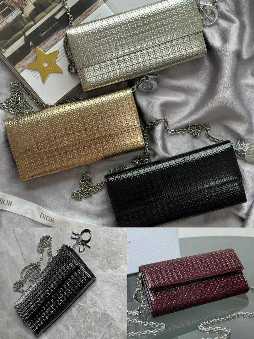 Dior

with box
🎁🎁🎁

95 dhs❣️

Zain35
♥️♥️♥️