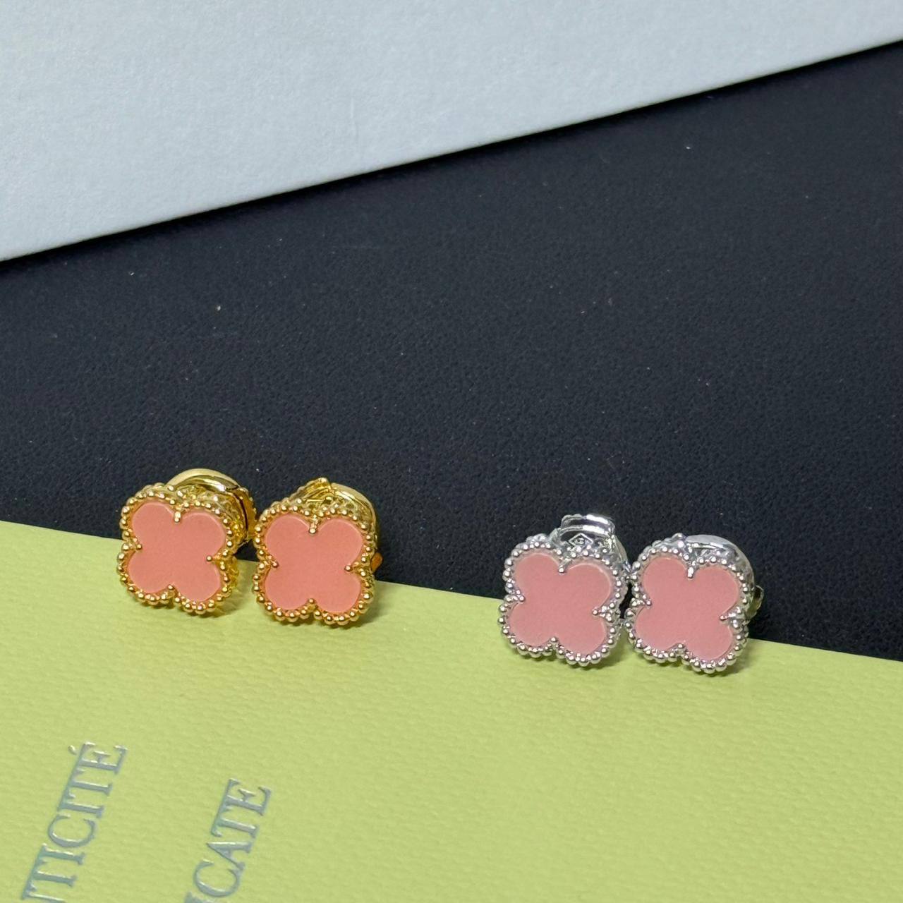 VCA 🦋*
Mini Earring🌸
Master quality 💯

With normal boxes 📦 
45 dhs🪙🌨️

With master box 🗃️ 
75 dhs🪙🌨️

Zain216
♥️♥️♥️