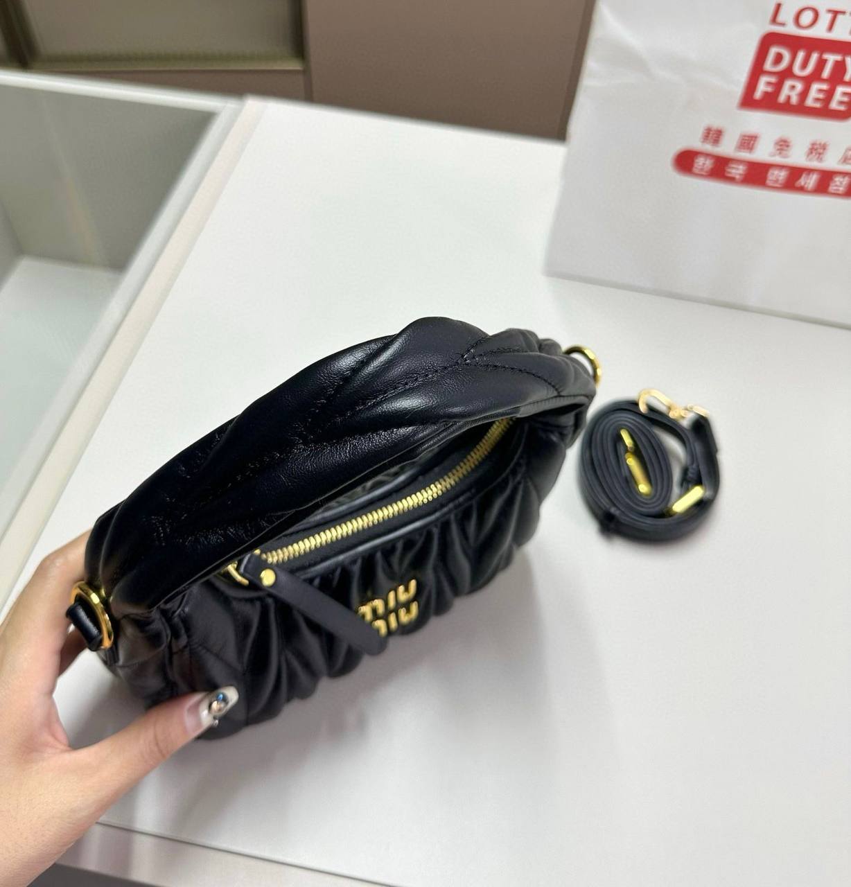 MIU MIU 

NEW CAME GOOD QUALITY 

WITH BOX 
🎁🎁🎁

90 dhs🇦🇪

Zain39
♥️♥️♥️