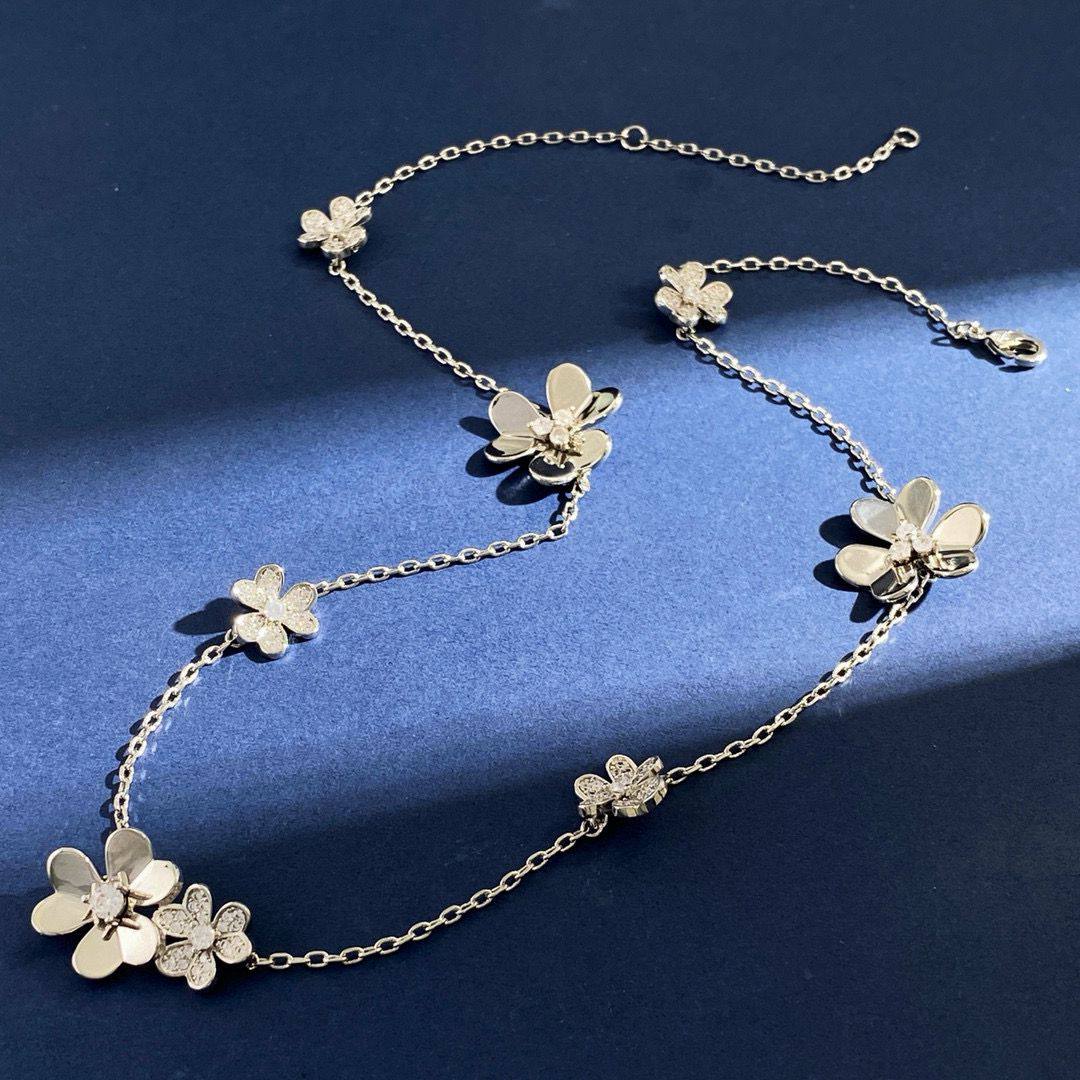 VCA ❤️‍🔥*
Necklace 🐦‍🔥
Master quality 💯
With normal boxes 📦 
125 dhs✅
With master box 🗃️ 
150 dhs✅

Zain216
♥️♥️♥️