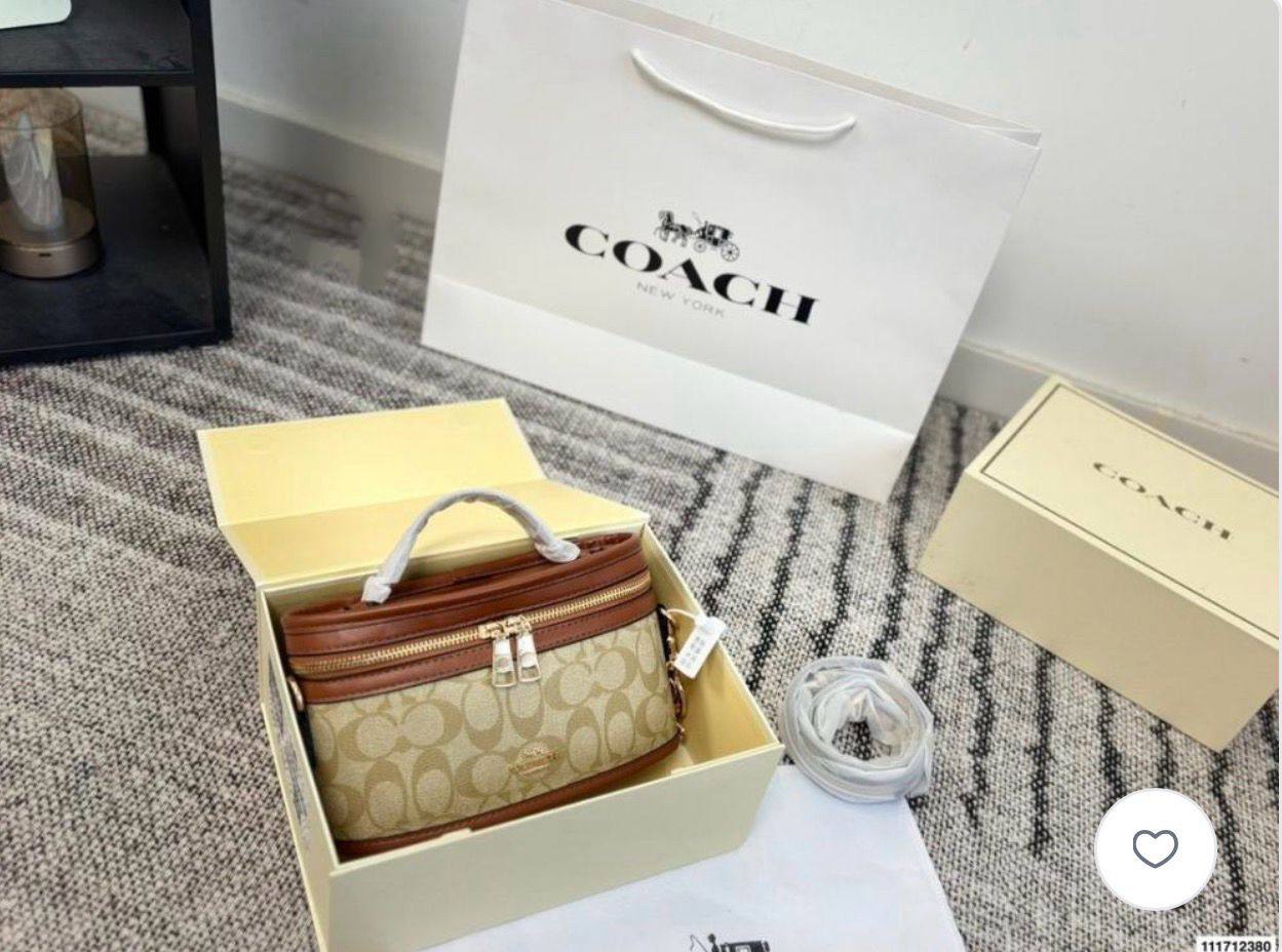 Coach
110 dhs🇦🇪
SIZE：20cm
High-quality 

with box
🎁🎁🎁

Zain35
♥️♥️♥️