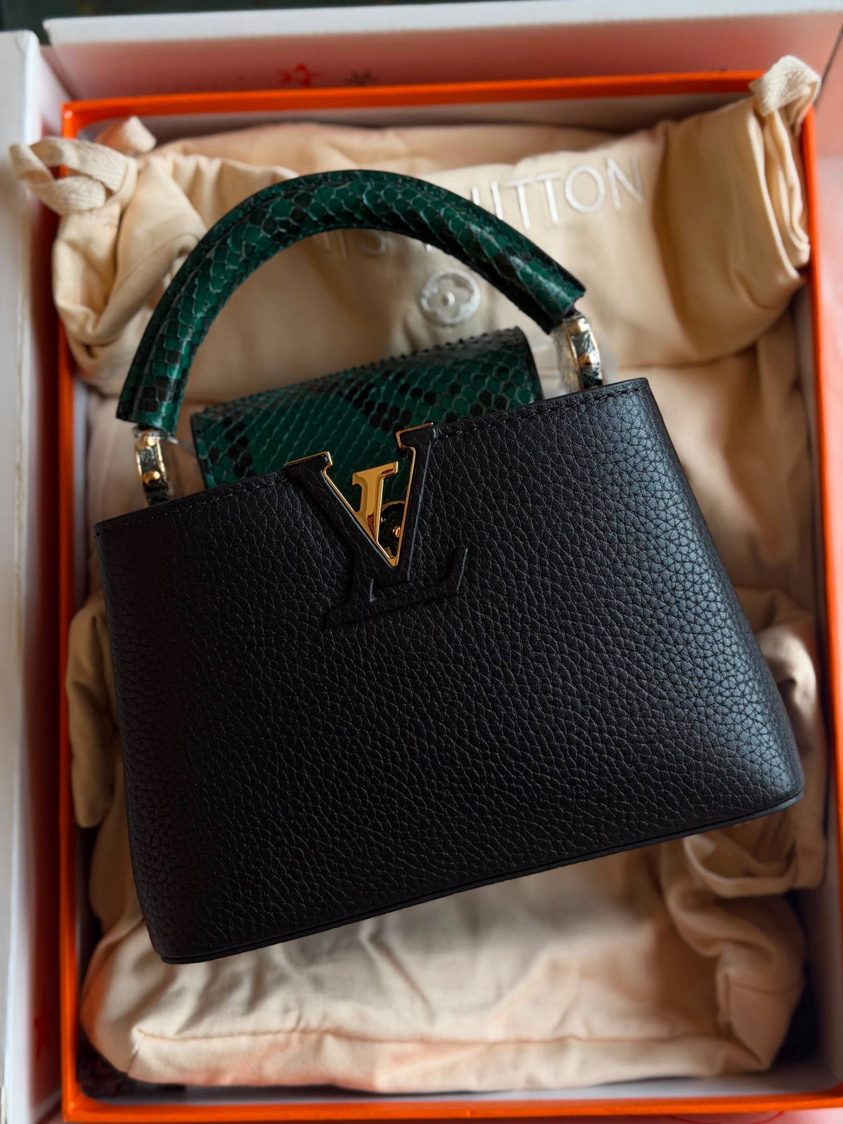LV

For Price 👇 WhatsApp✅
0568585901 
0507557372
0552275751 Owner Zain 👌

ZainETAG 4
♥️♥️♥️