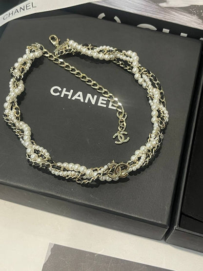 CHANEL MASTER
Necklace and bracelet 
with good box 
🎁🎁🎁

260 dhs🪙💕

Zain89
♥️♥️♥️