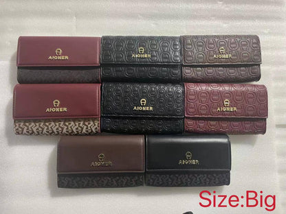 Bags 
85 dhs✅
with box
🎁🎁🎁

size big      20cm
size small  19cm

Zain26
♥️♥️♥️