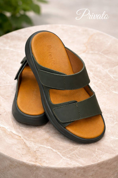slippers for men good quality  with box and paper bag size available (40to46) 6to12) 
230 dhs❣️

Zain59
♥️♥️♥️
