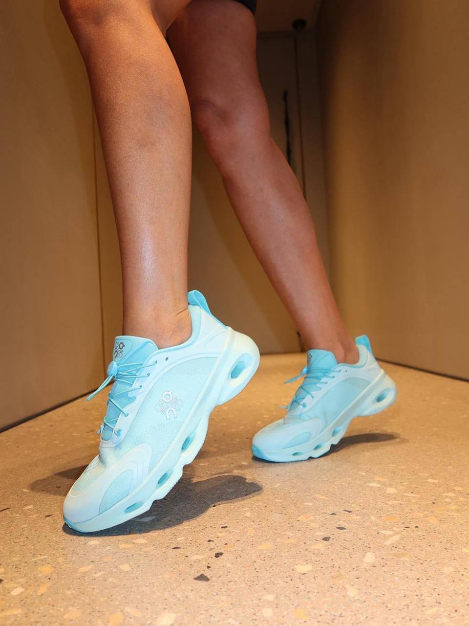 On Running Cloudsolo LOEWE Turquoise，Size 36-45 ，
230 dhs🪙🌨️

Zain18
♥️♥️♥️