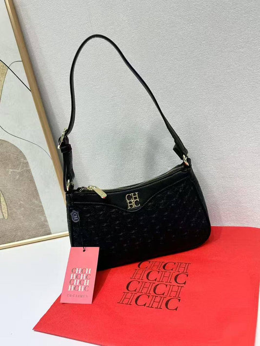 🌹 CHCH hobo
1️⃣ First quality +🎁
Size : 24 * 15 cm
80 dhs💓
with box 🎁

Zain115
♥️♥️♥️