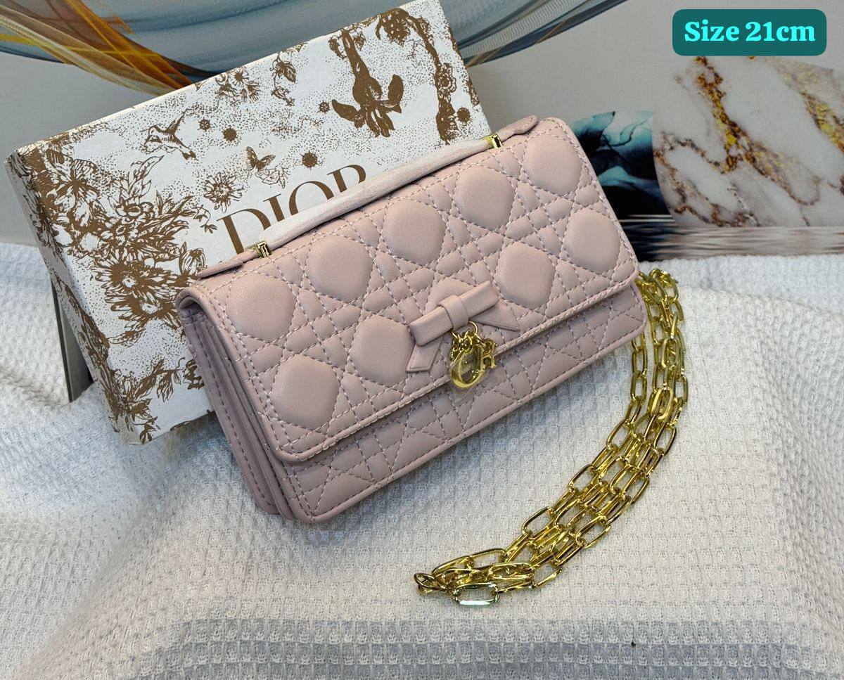 Dior

Good quality 

with box 
115 dhs🇦🇪🇦🇪

Zain186
♥️♥️♥️