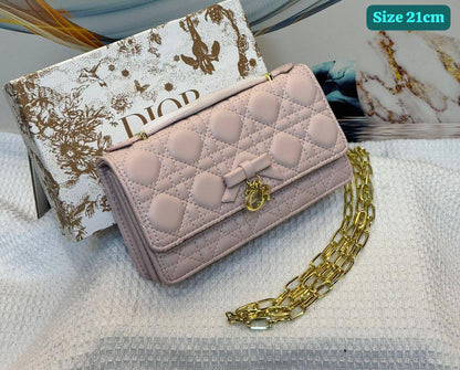 Dior

Good quality 

with box 
115 dhs🇦🇪🇦🇪

Zain186
♥️♥️♥️