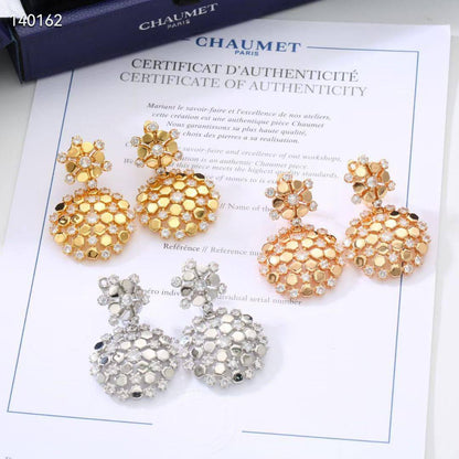 CHAUMET SET 🔥*
Necklace ❤️‍🔥
Earring 🍁
Bangle 🦋
With black boxes 🗃️ 
200 dhs🪙🌨️
With master box 📦 
270 dhs🪙🌨️

Zain216
♥️♥️♥️