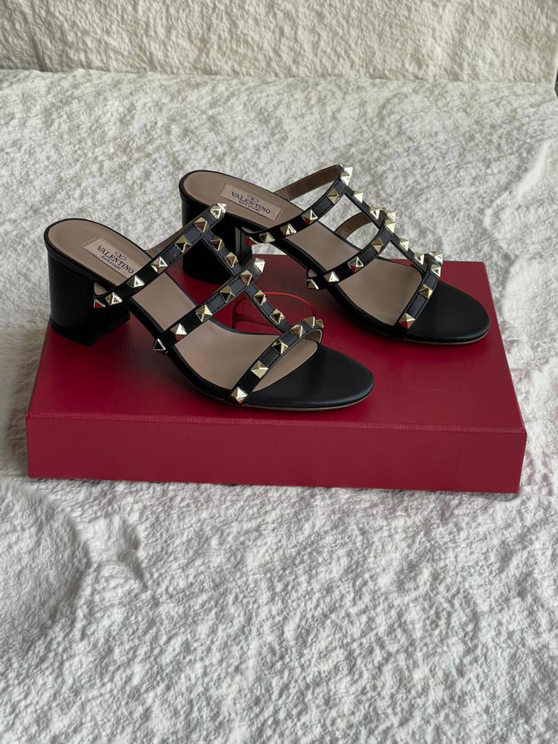 Valentino
SuperMaster Quality 💯
450 dhs🌺
Size:36-41💥

Zain171
♥️♥️♥️