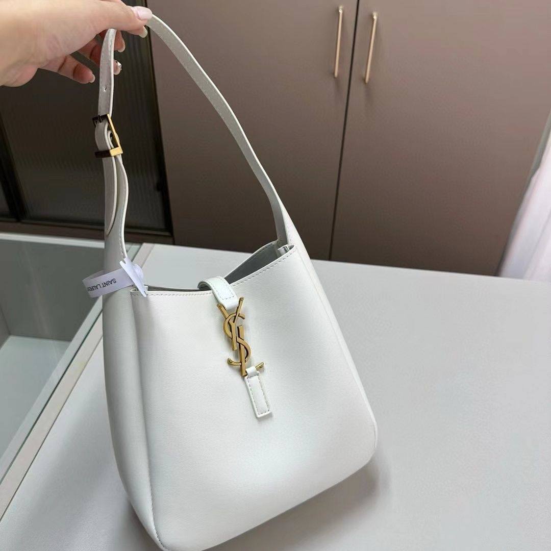 YSL 
GOOD QUALITY  
80 dhs✅

Zain39
♥️♥️♥️