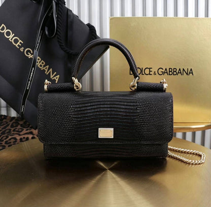 Dolce & GABBANA

100 DHS🇦🇪

 each 

with box
Zain26
♥️♥️♥️