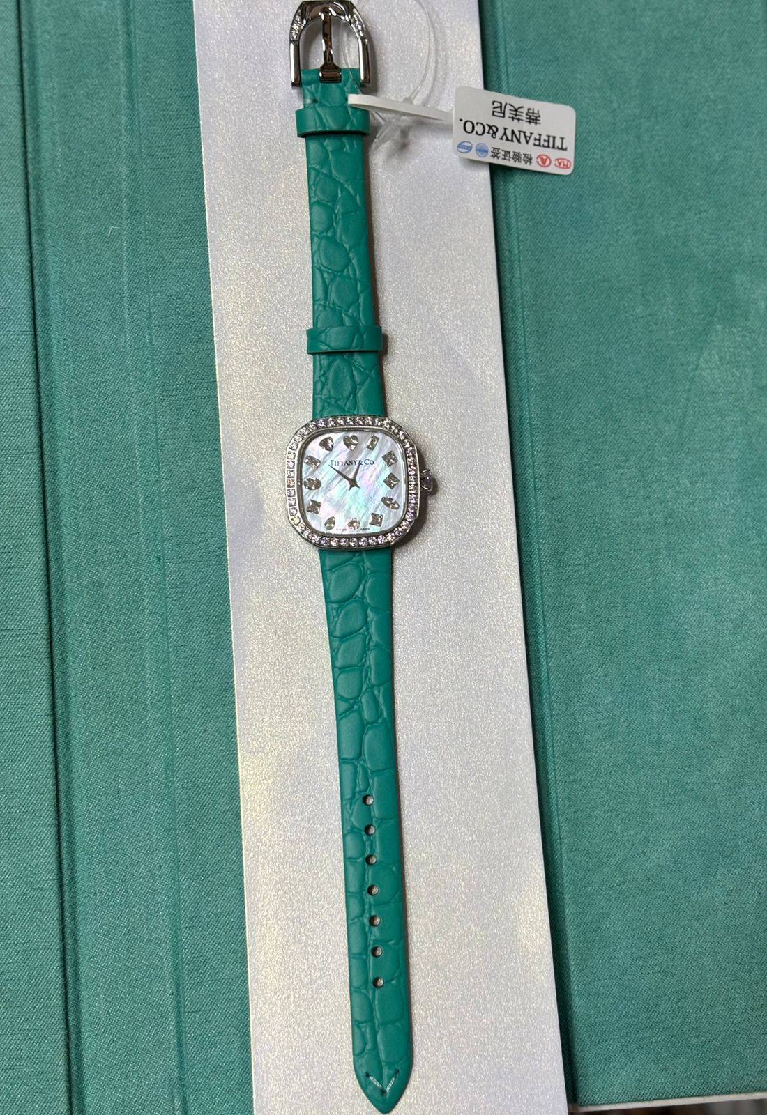 Tiffany
_*WOMEN*_
_MASTER QUALITY_

550 dhs💓
___WITH BOX_____❒
🎁🎁🎁

Zain108
♥️♥️♥️
